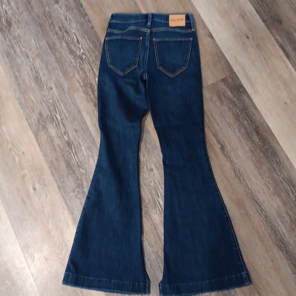Hollister High Rise Flair Jeans - Picture 4 of 5